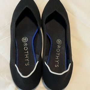 Rothy’s pointed flat in basic black. Size 10.5.